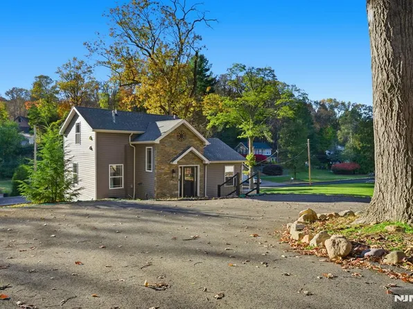 114 Townsend Rd, Wanaque, NJ 07465