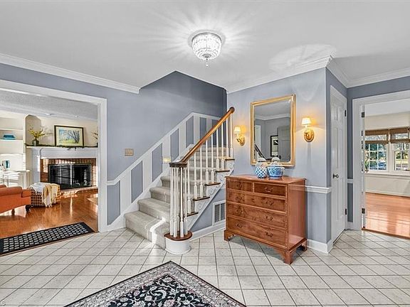 4th image of 1109 Westridge Rd