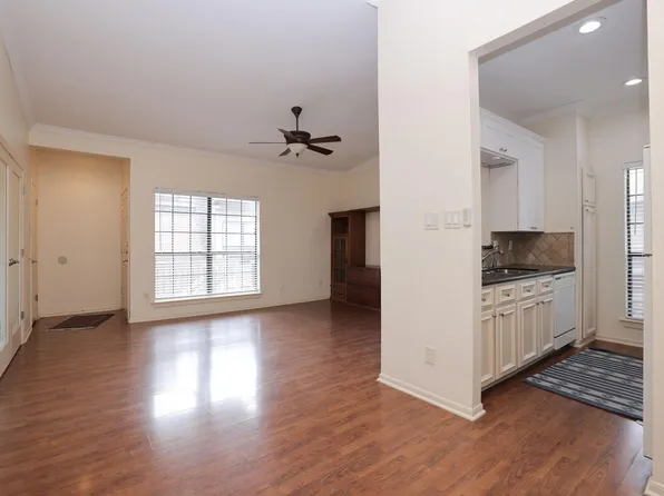 2001 Bering Dr APT 2F, Houston, TX 77057