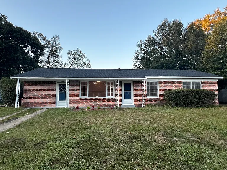 3052 Kendale Dr — Photo 5
