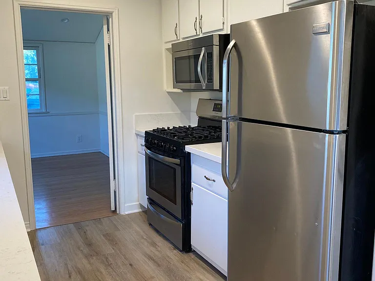 4721 Cahuenga Blvd — Photo 5