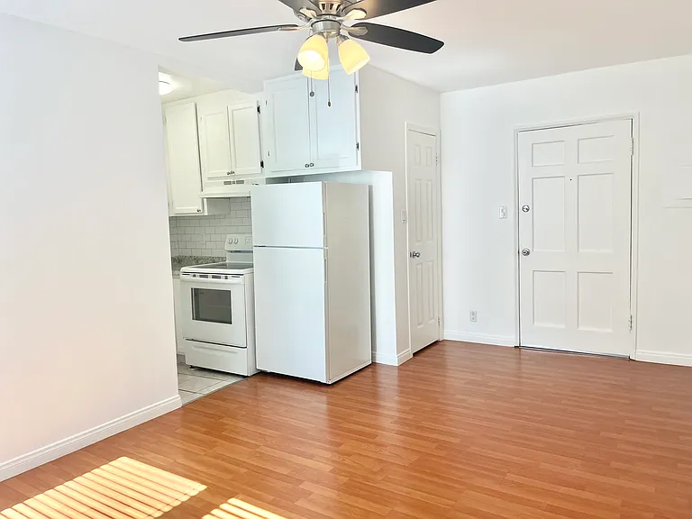7120 Hawthorn Ave — Photo 5