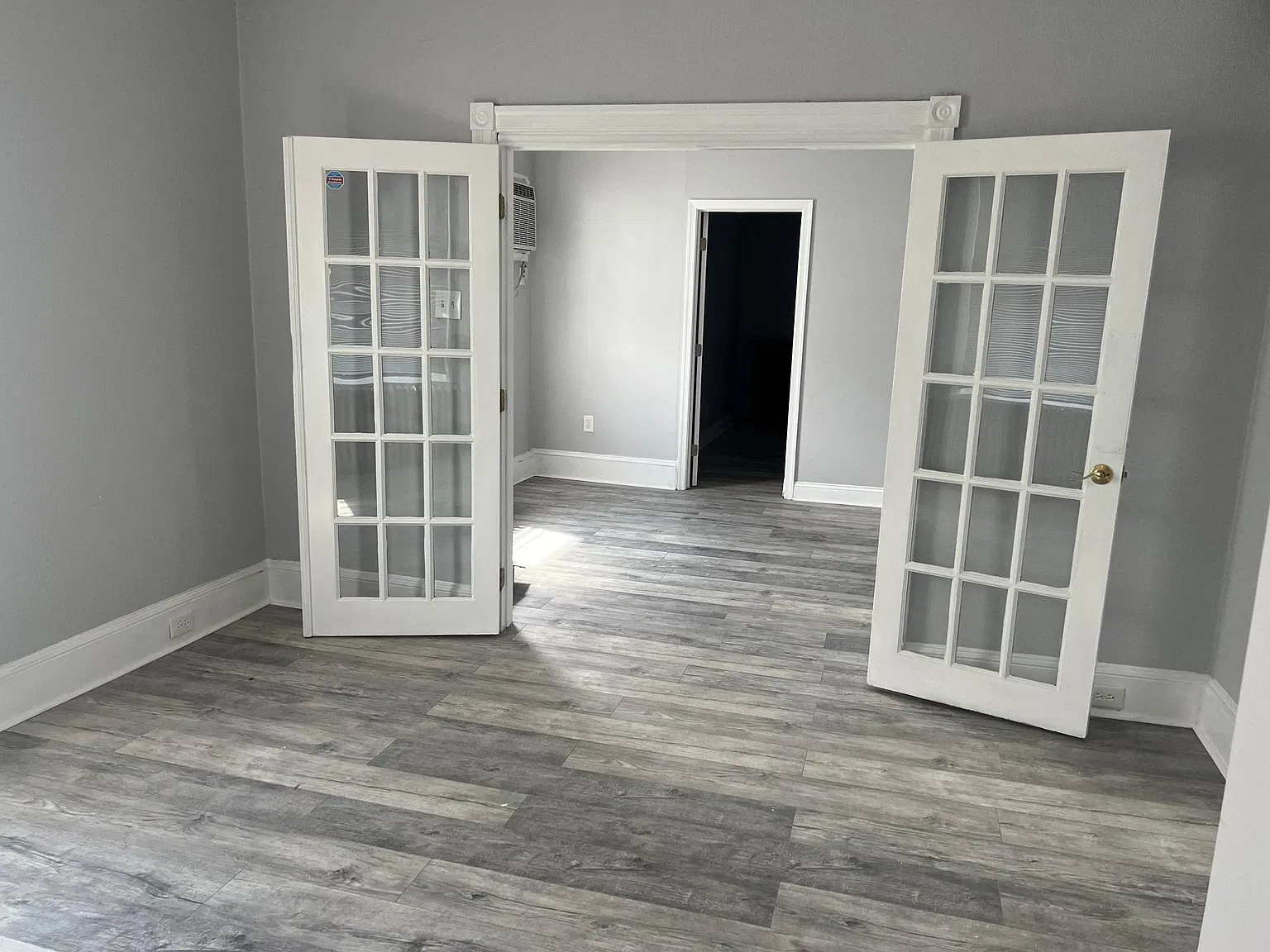1428 W Cheltenham Ave — Photo 2