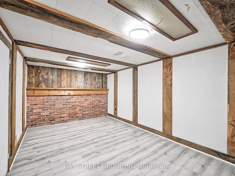 35 Camwood Cres — Photo 34