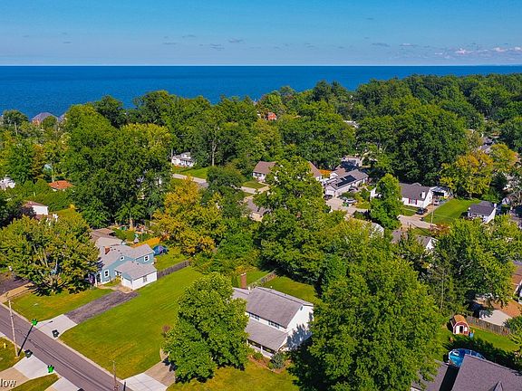 3rd image of 139 Avon Point Ave