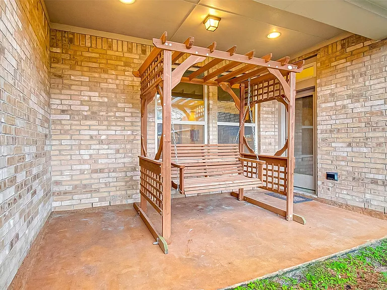 8219 Peppervine Ct — Photo 40