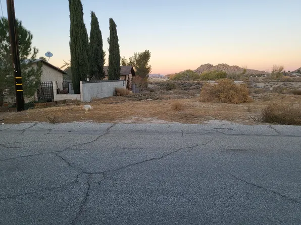Mackonnas Gold Ave, Palmdale, CA 93591