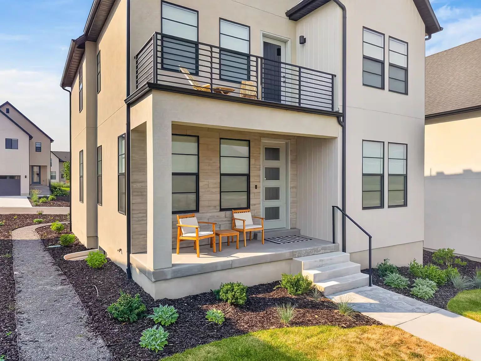3 bed, 2.5 bath, 2000 sqft, $5,999 — Photo 3