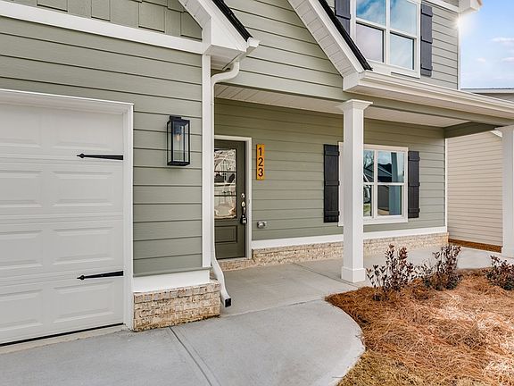 3rd image of 123 Kingston Cir