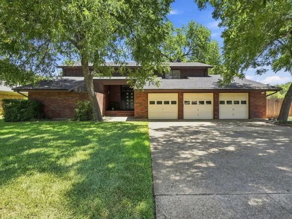 408 Arcadia St, Hurst, TX 76053