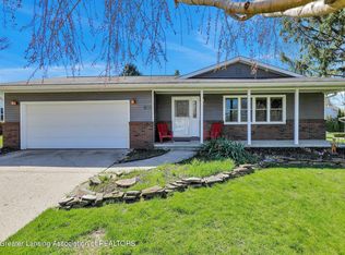 903 Bills Ln, Saint Johns, MI 48879