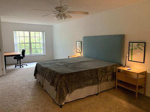 Very spacious Main Bedroom with work area. Faces the trees and greenery in the backyard.