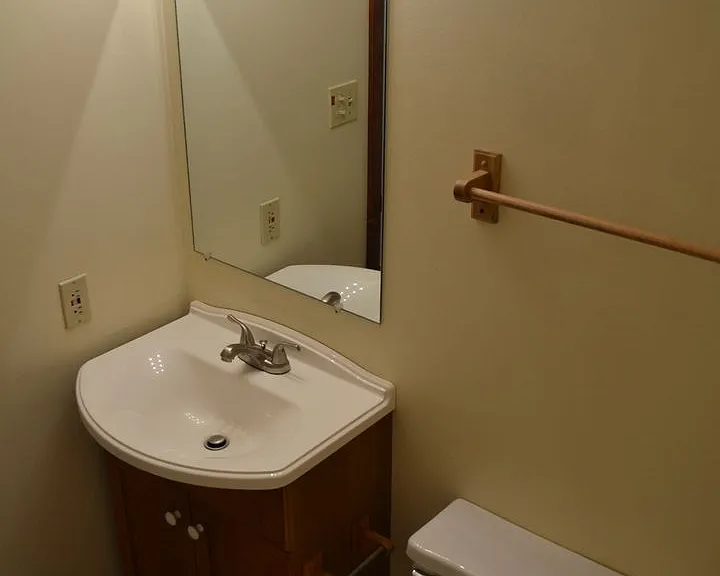 124-126 Corey Circle — Photo 10
