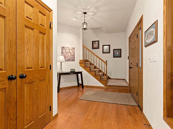 Gracious - Spacious Foyer