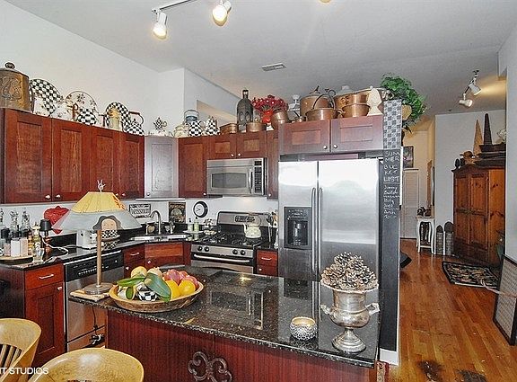 4th image of 2 S Leavitt St Unit 303