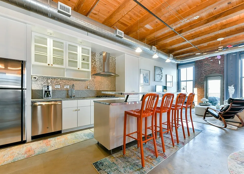 35 Channel Center St #206