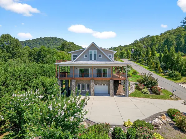 4 Stars Forever Dr, Black Mountain, NC 28711