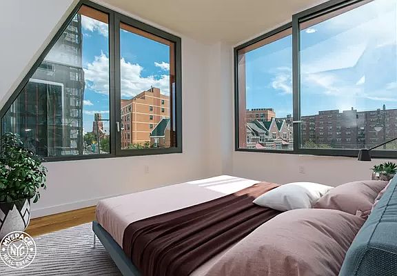 4th image of 123 Melrose St #66Q
