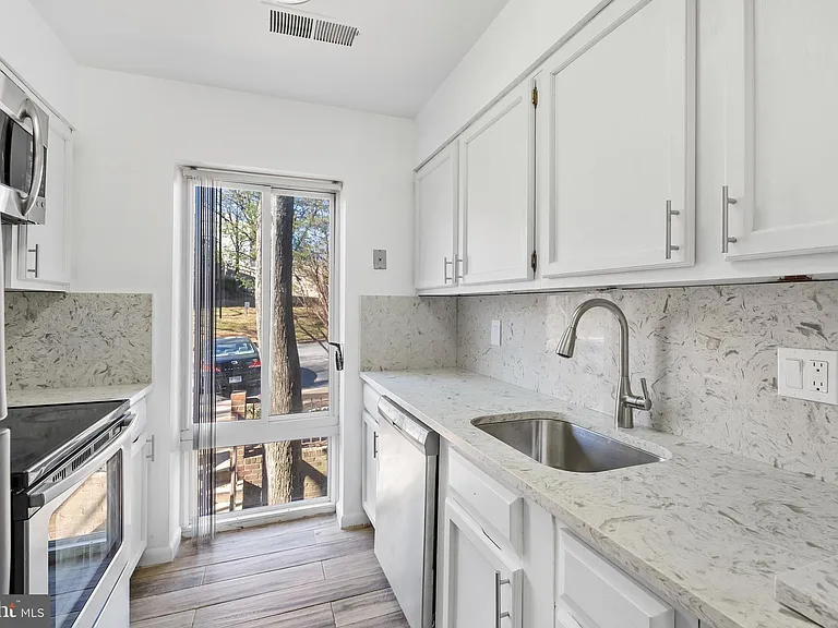 3085 Hawthorne Dr NE #3085 — Photo 3