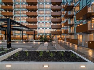 110 W 18a St NW #325, Calgary, AB T2N 2G9