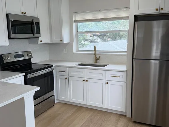 Bright, spacious 1 bedroom apartment for rent