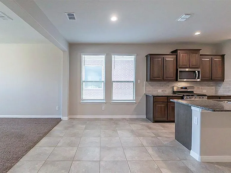 16141 Bronte Ln — Photo 5