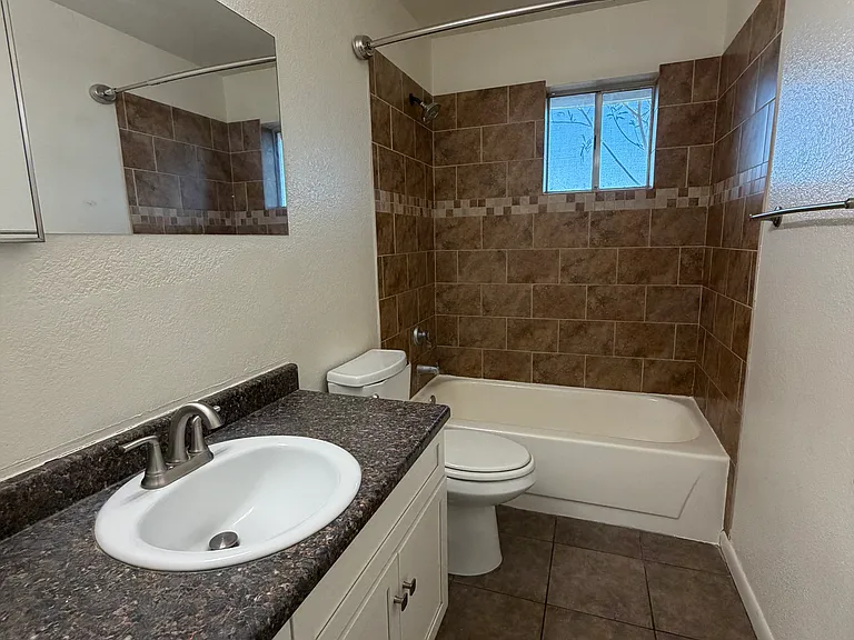 1420 E Brown St #B — Photo 11