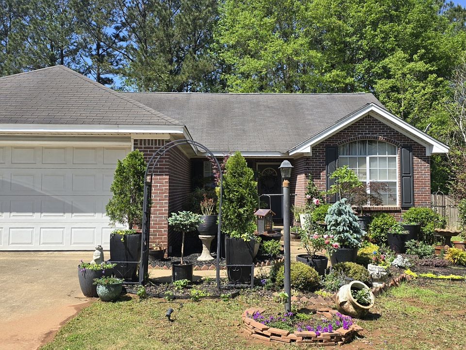 1st image of 803 Greenwood Dr