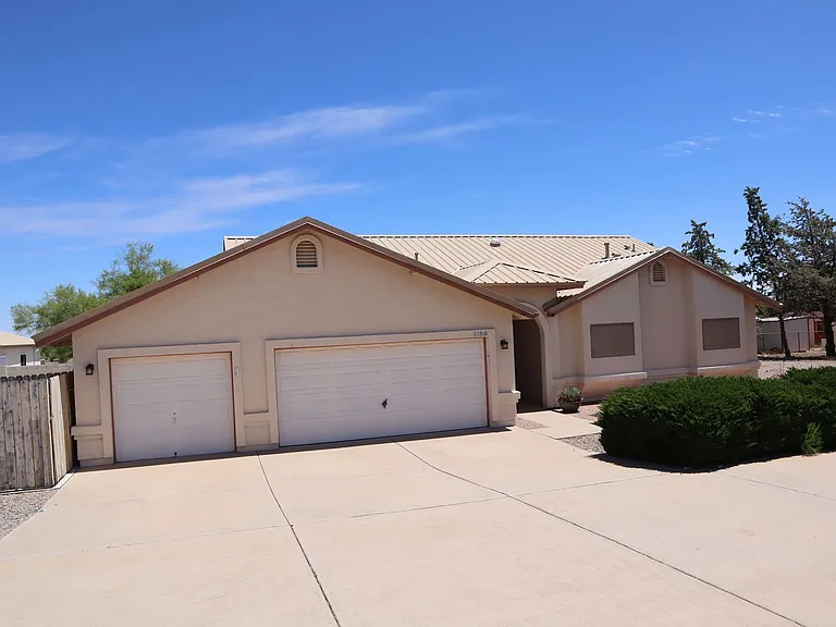 3159 E Choctaw Dr — Photo 2