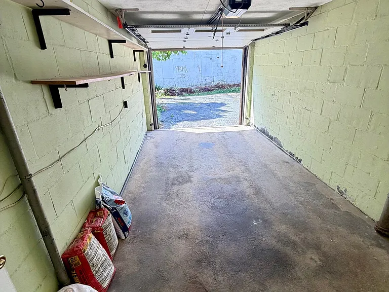 844 E Madison St — Photo 13