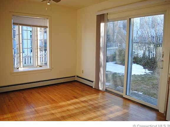 Large Eat-In area in the ki...