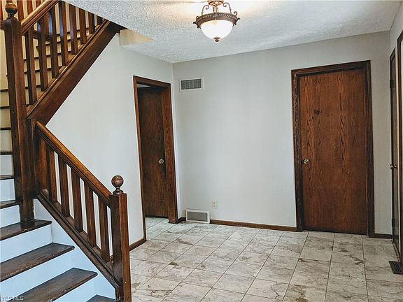 3rd image of 642 Wildwood Dr NE