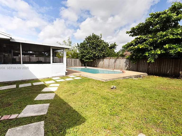 11145 NW 27th St — Photo 16