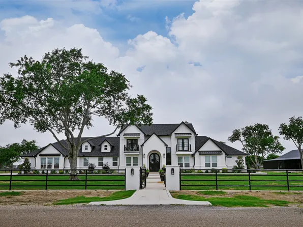 200 Corral Rd, Godley, TX 76044