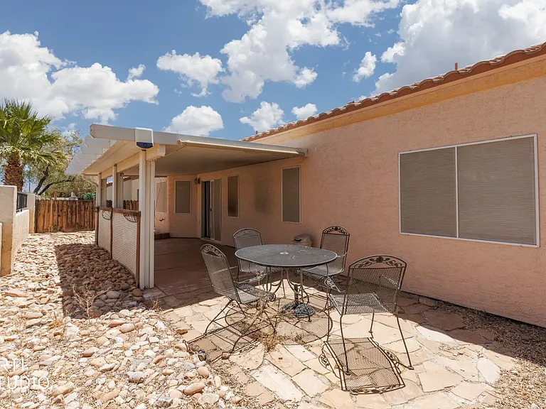 553 Emperor Ln — Photo 24