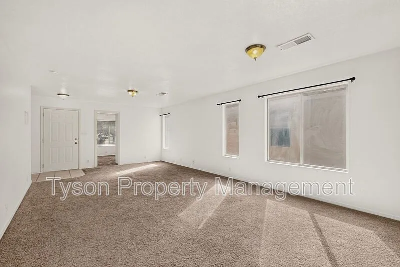 3 bed, 2.0 bath, 1604 sqft, $1,995 — Photo 3