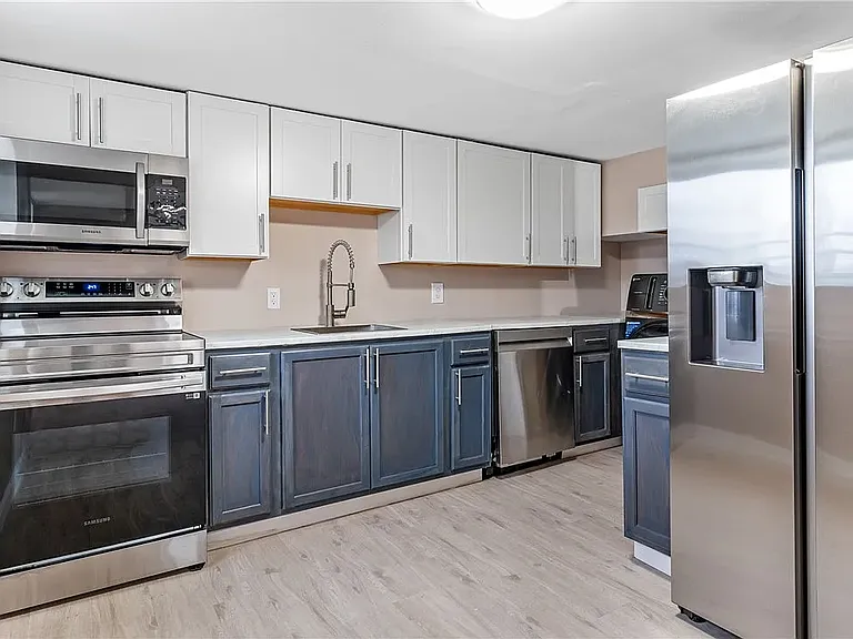 125 Liberty St — Photo 3