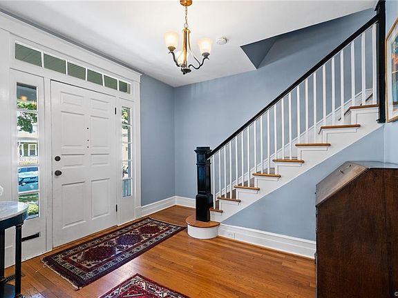5th image of 2819 Hanes Ave