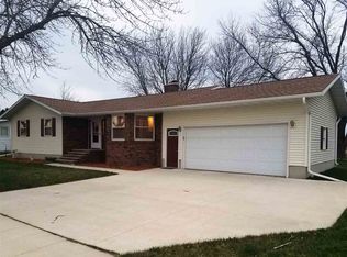 506 W 4th St, Readlyn, IA 50668