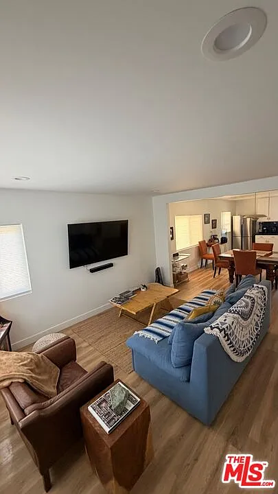 2 bed, 1.0 bath, 936 sqft, $4,000 — Photo 2