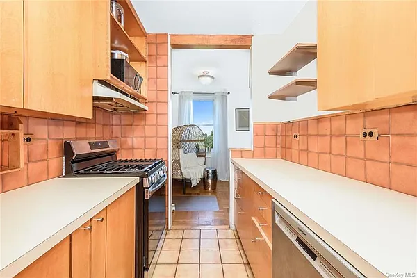 Sold by Re/Max In The City | media 6