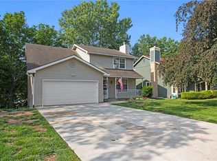 446 Hithergreen Dr, Lansing, KS 66043