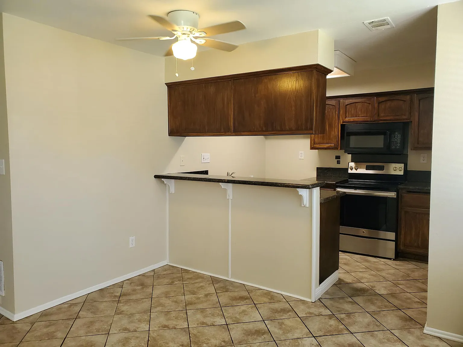 2 bed, 810 sqft, $2,350 — Photo 4