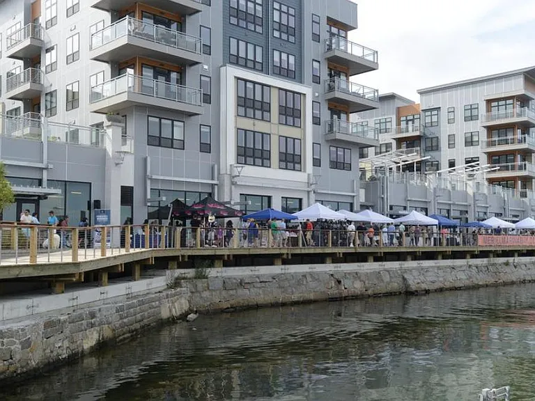 Walk a mile to shops, yoga studios and restaurants in Marina Bay.