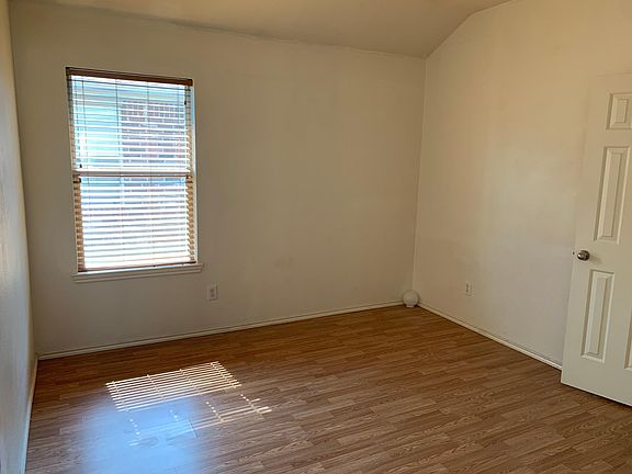 3rd image of 1802 Cedar Wood Trl