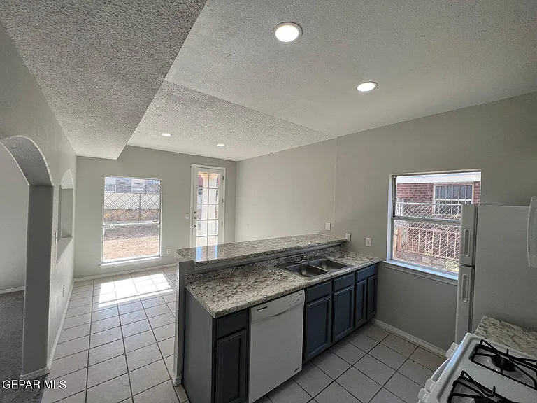 11013 Thatcher Pond Ln — Photo 13