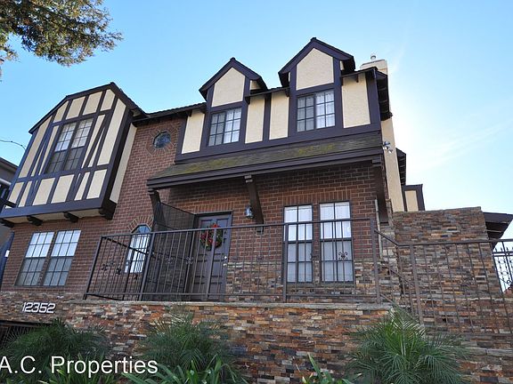 2nd image of 12352 Burbank Blvd #207