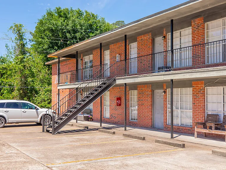 AUSTIN WEST — Photo 15