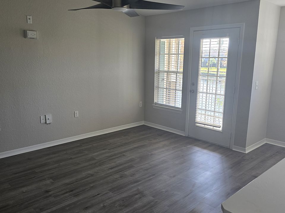 2nd image of 8905 Manor Loop APT 206