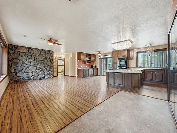 3rd image of 20731 Gardner Ave